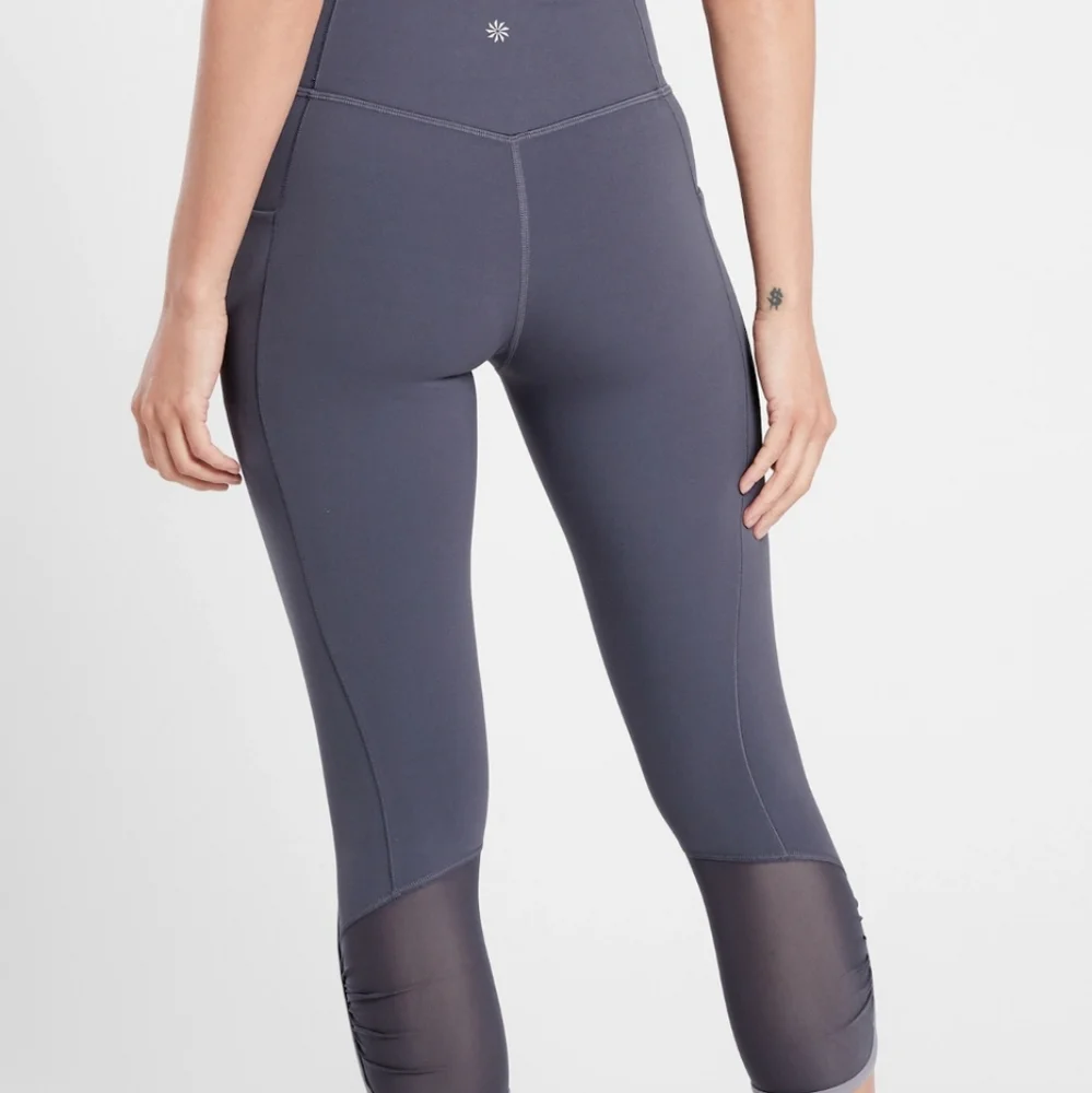 Athleta Charcoal Grey Mesh Capri Leggings EUC sz M